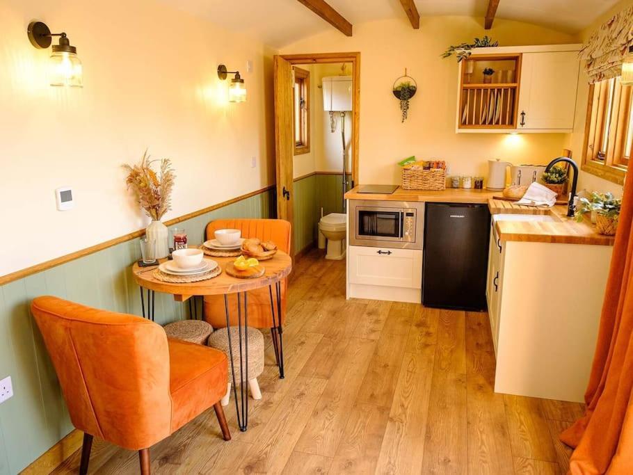 Lintmill Lodges - Heather Shepherds Hut Sorn Exterior foto